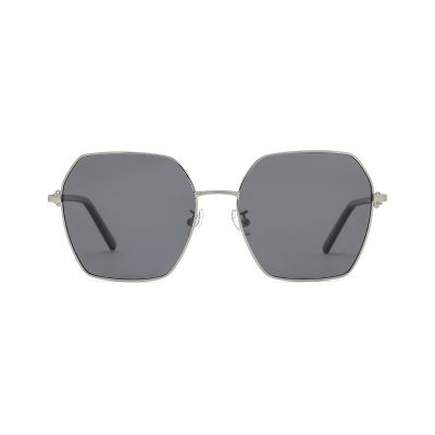 Structured Square Metal Sunglasses with a Modern Boxy Fit